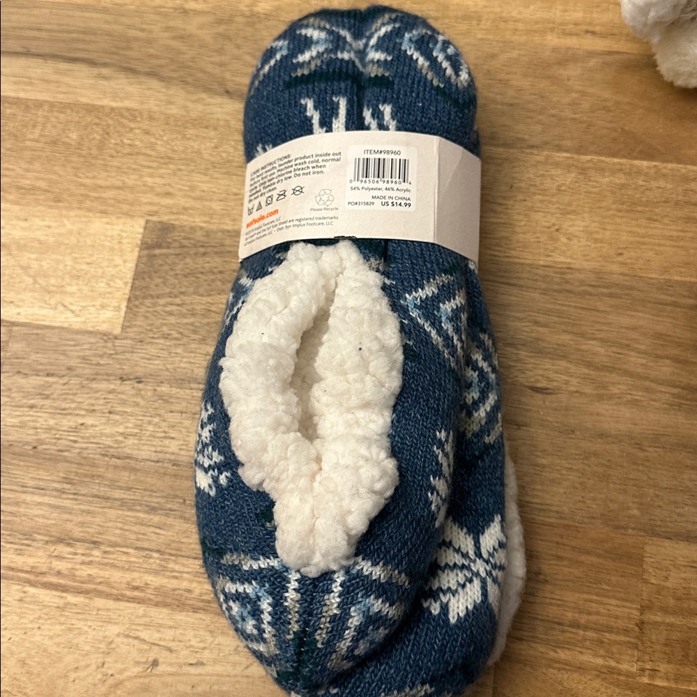 WHISPER SLIPPER & SOCKS bundle - Picture 4 of 9